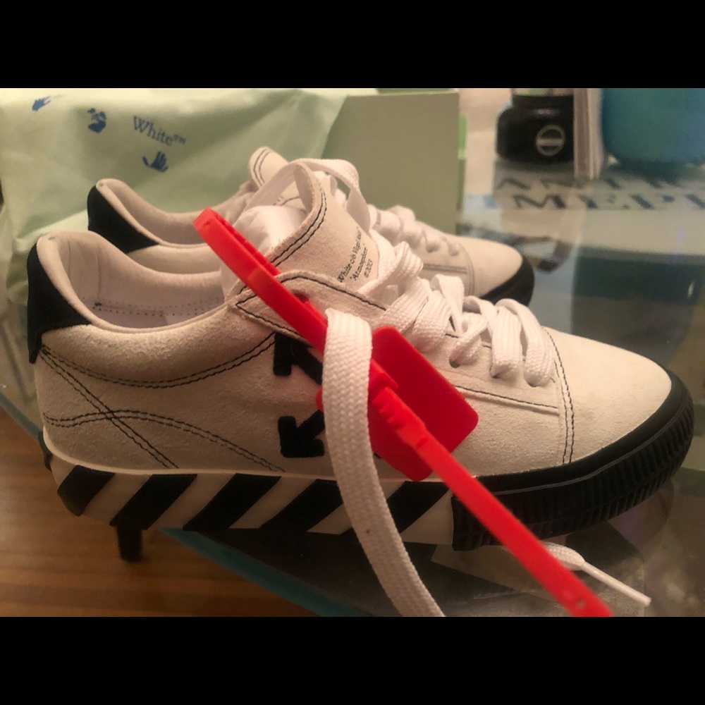 Off White Woman’s Low Top